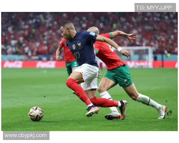 胸针演绎绿茵风采 球星造型点亮激情足球瞬间